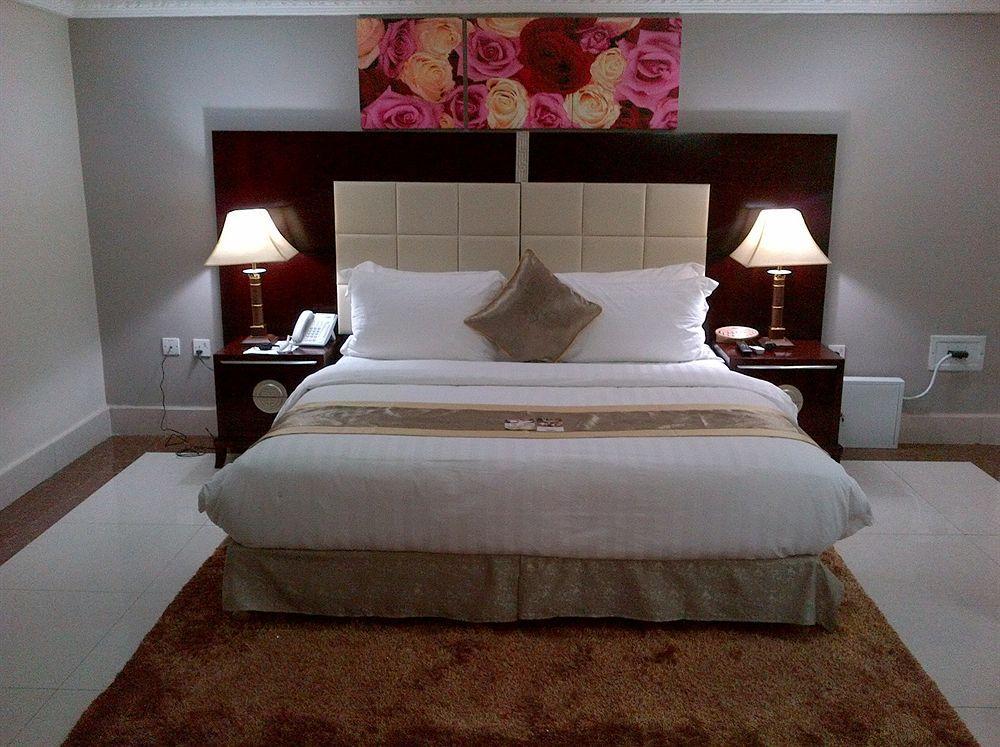Grandbee Suites Ikeja Bagian luar foto