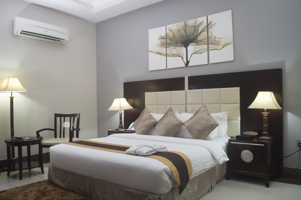 Grandbee Suites Ikeja Bagian luar foto