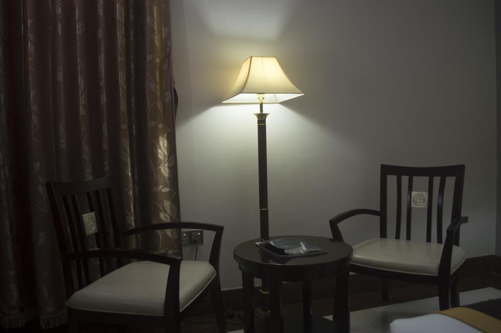 Grandbee Suites Ikeja Bagian luar foto