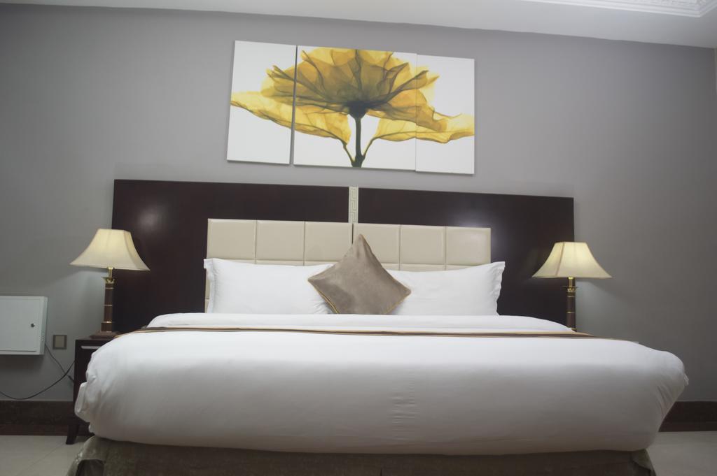 Grandbee Suites Ikeja Bagian luar foto