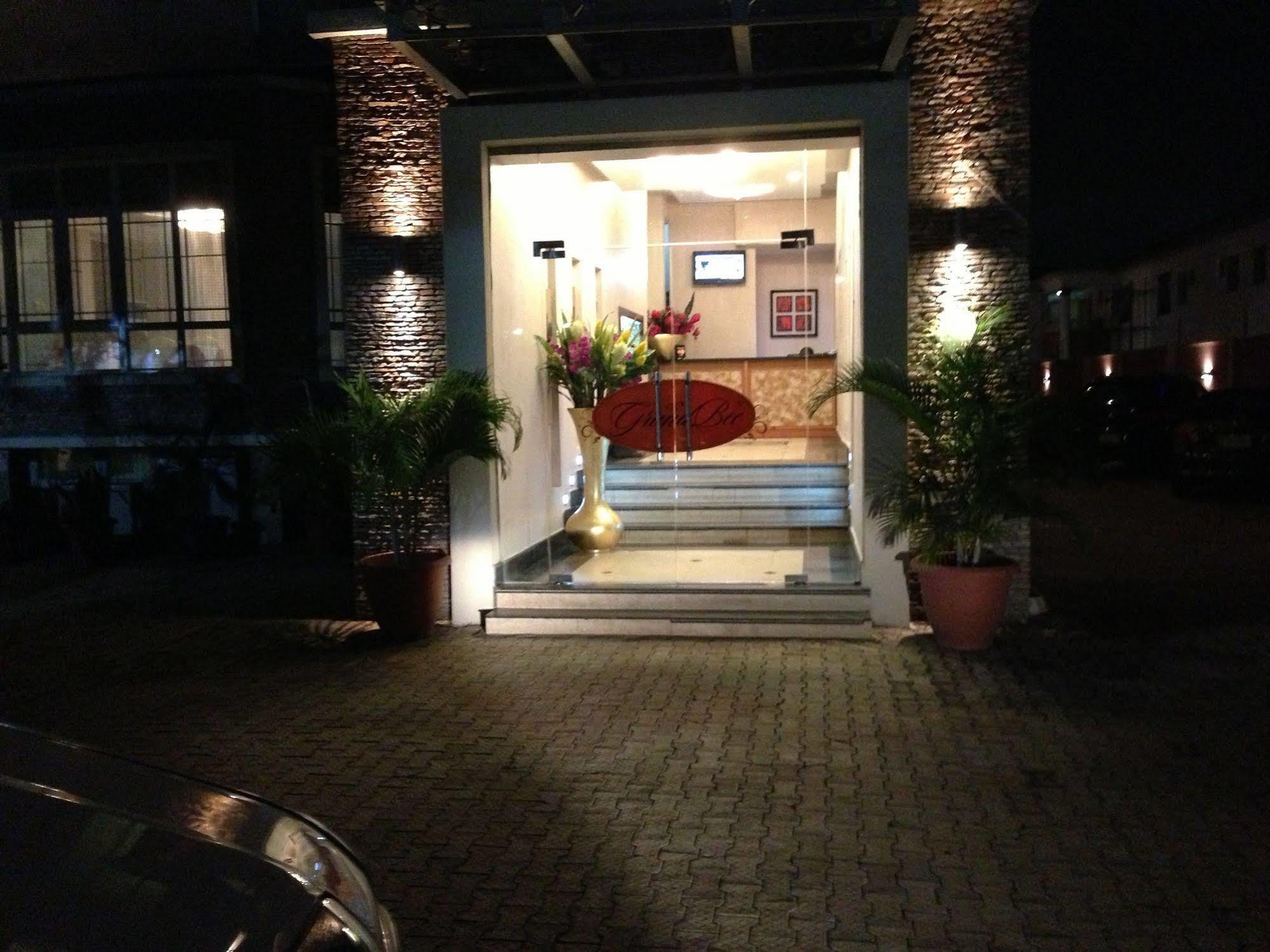 Grandbee Suites Ikeja Bagian luar foto