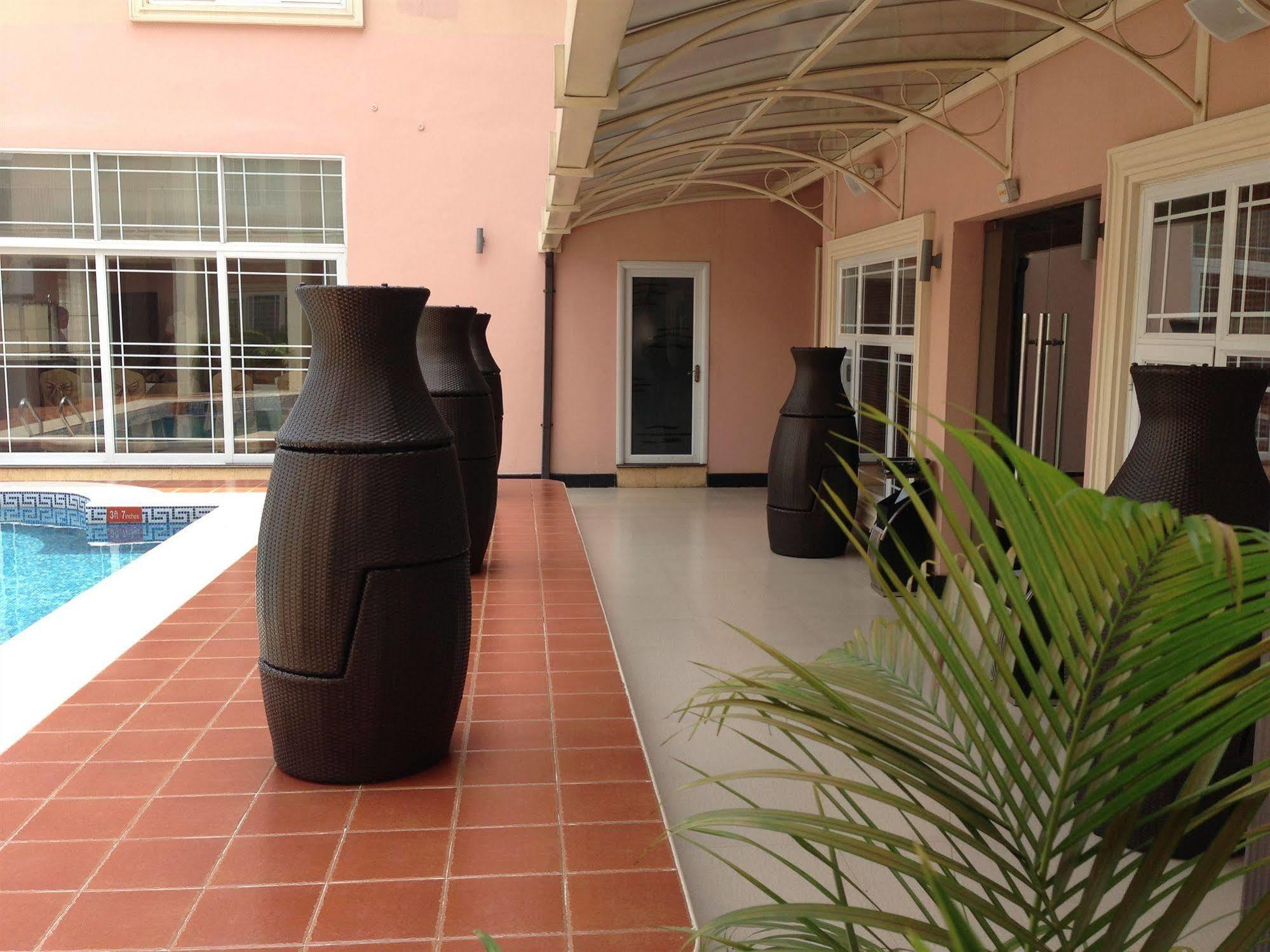 Grandbee Suites Ikeja Bagian luar foto
