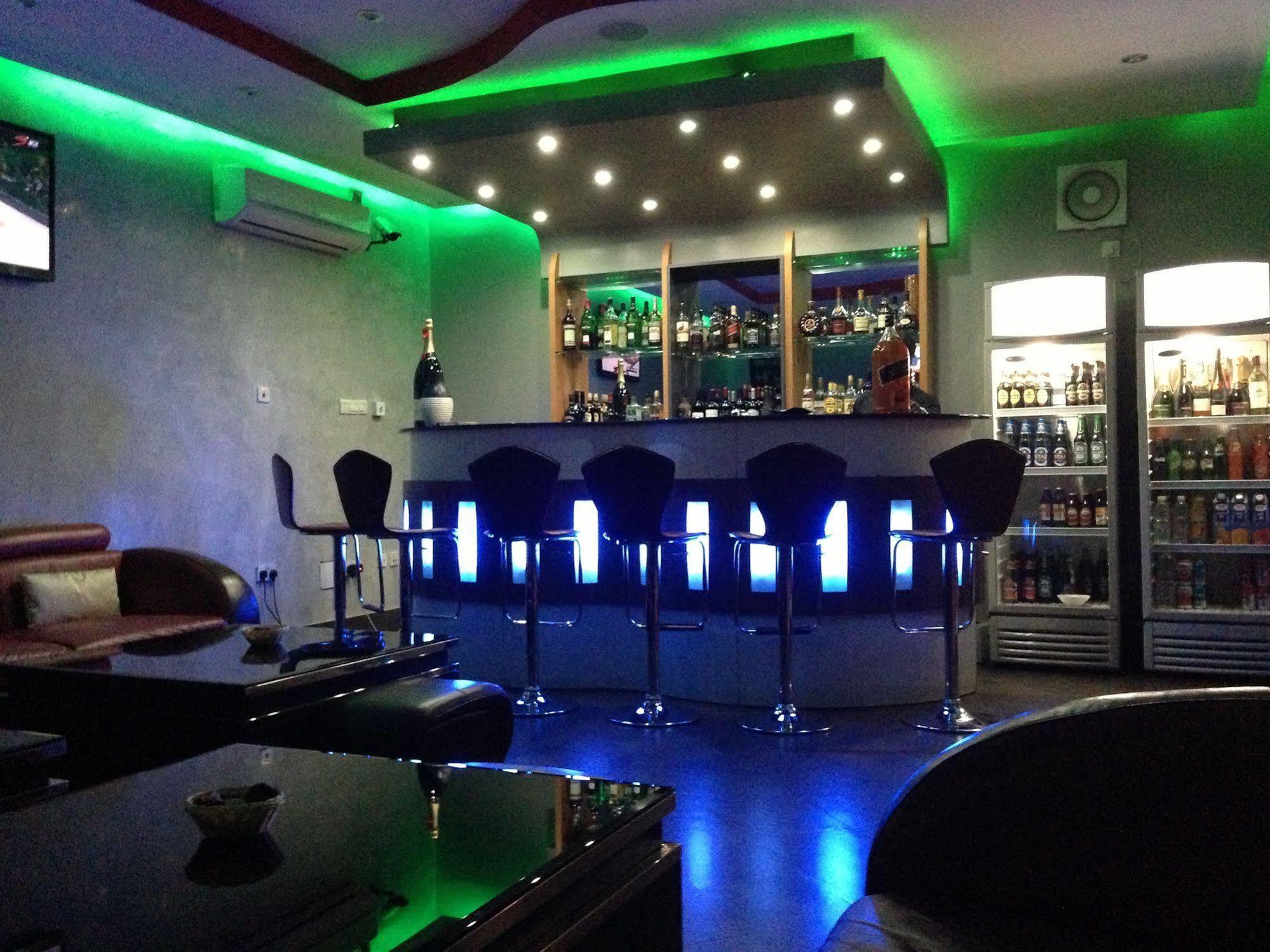 Grandbee Suites Ikeja Bagian luar foto